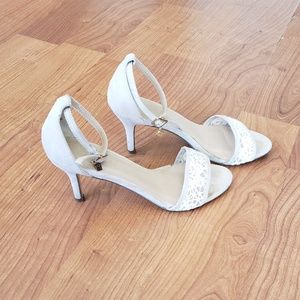 NANETTE LEPORE NUDE/TAN HEELS..SIZE 7 1/2